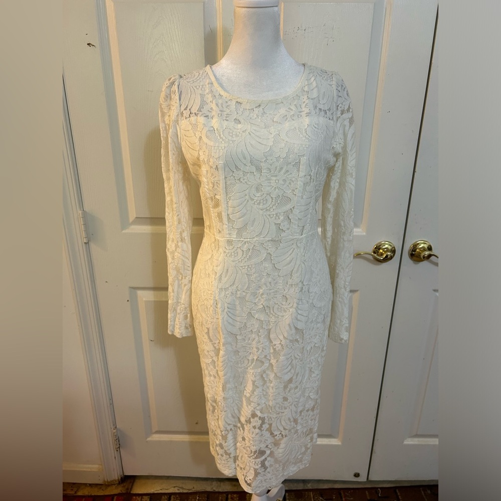 Han Queen cream lace sheath